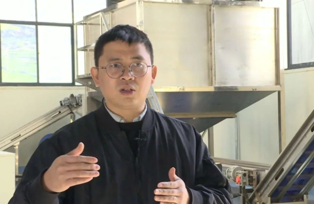 新農領頭人王鑫:怒江州最大的草果收購、加工、銷售企業,擁有三個現代化加工廠,公司年產值達6000余萬元(圖1) 微信圖片_20250411071240.png