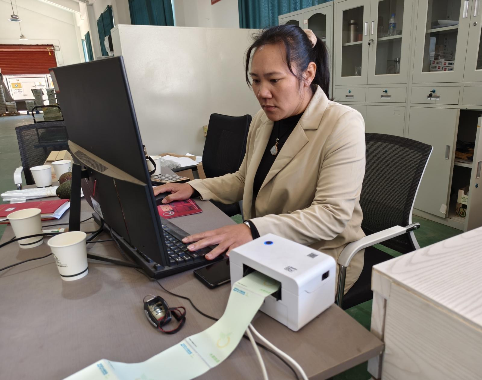 新農(nóng)領(lǐng)頭人王艷:成立中國孟連牛油果集配中心,凸顯出國產(chǎn)牛油果“7天從枝頭到餐桌”的消費(fèi)優(yōu)勢(圖1) 圖片1.png