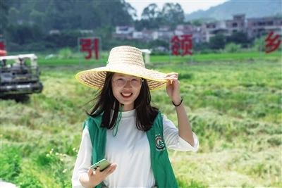 新農領頭人沈燕芬:合作社擁有成套農機作業(yè)機具總價值超350萬元,有效盤活近2000畝農村閑置田地,帶動村民年增收超120萬元(圖1) 微信圖片_20250424081322.jpg